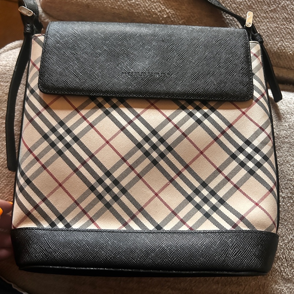 BURBERRY CROSS BODY